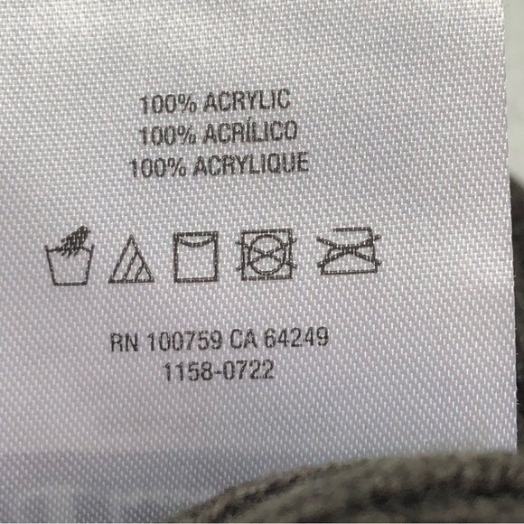 Champion Black Knit Cuffed Beanie NWT - Picture 3 of 4